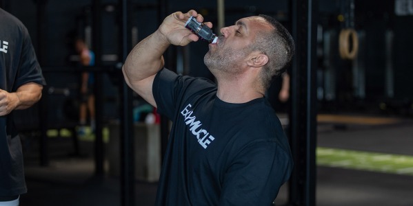 ¿Qué tomar antes de entrenar? Opciones naturales y suplementos antes de entrenar para energía