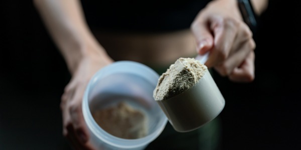 Guía definitiva de proteínas en polvo: whey vs vegetal vs aisladas